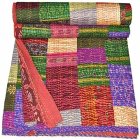 Couvre-lit indien vintage en soie patola Motif Kantha fait à la main Multicolore King Size 228 6 x 274 3 cm. Par Bhagyoday